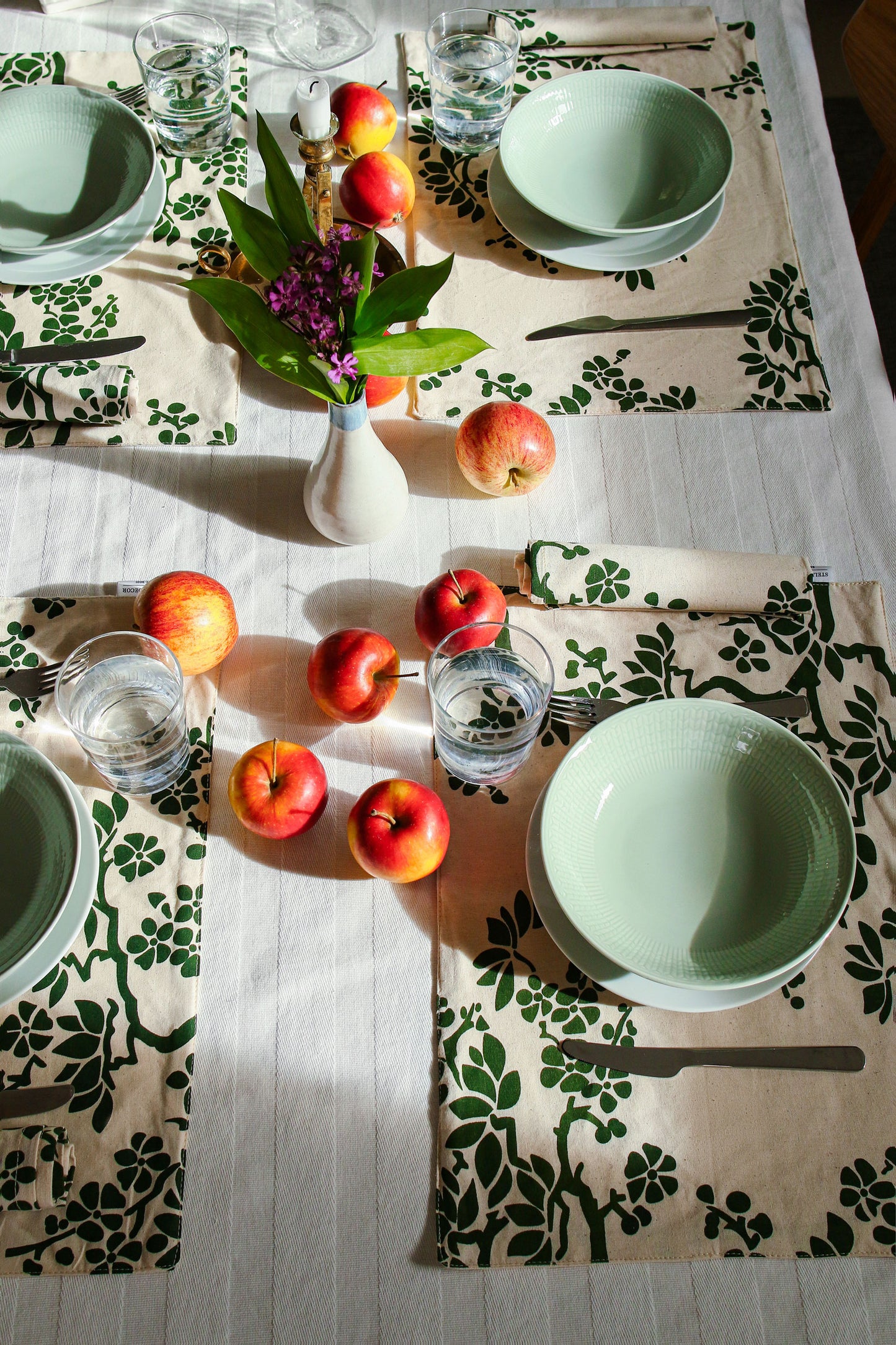 Tree Branches Place Mat - Dark Green - Organic White