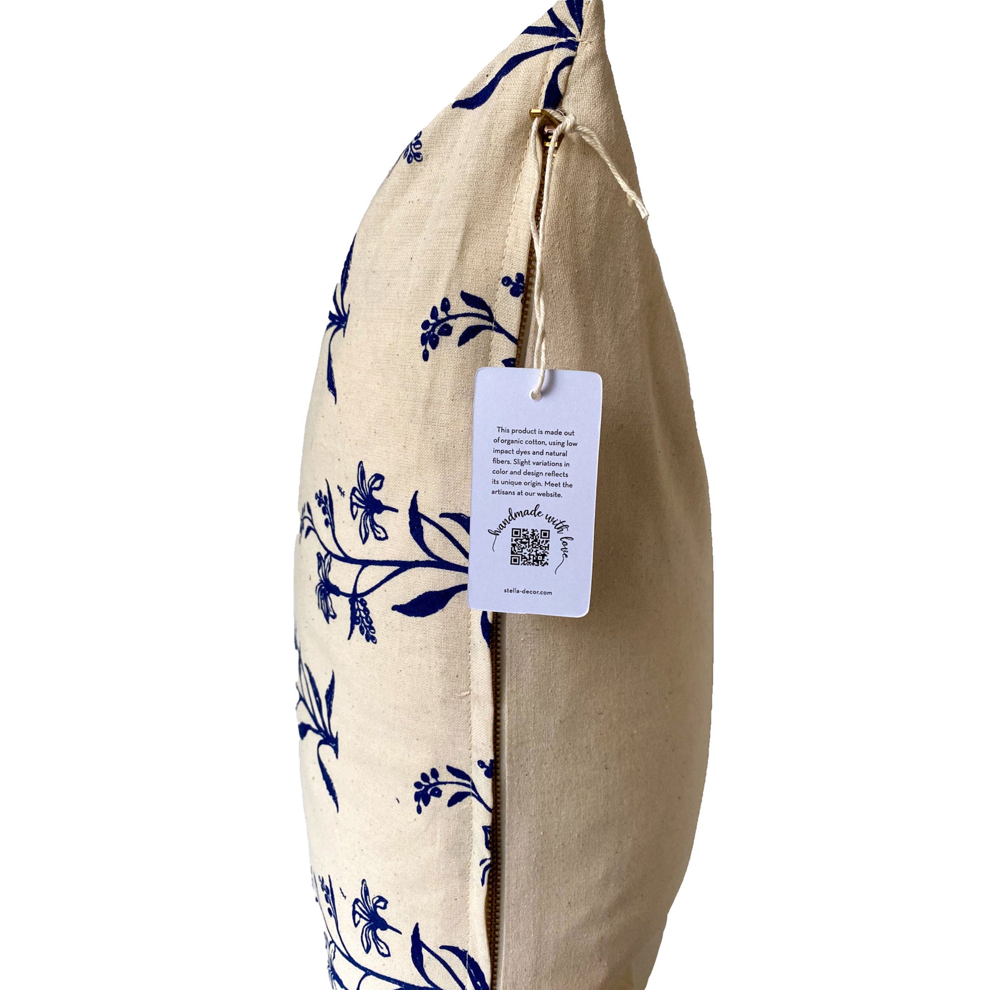 Stella Decor cushion cover side with design lily flower in size 50x50 cm in color navy blue white